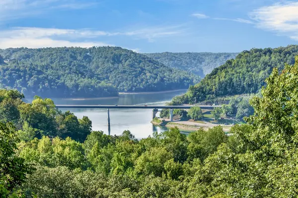 587 Ridge Top Rd, Sparta, TN 38583