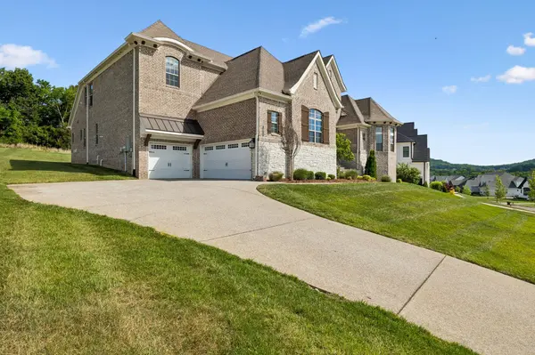 1925 Parade Dr, Brentwood, TN 37027