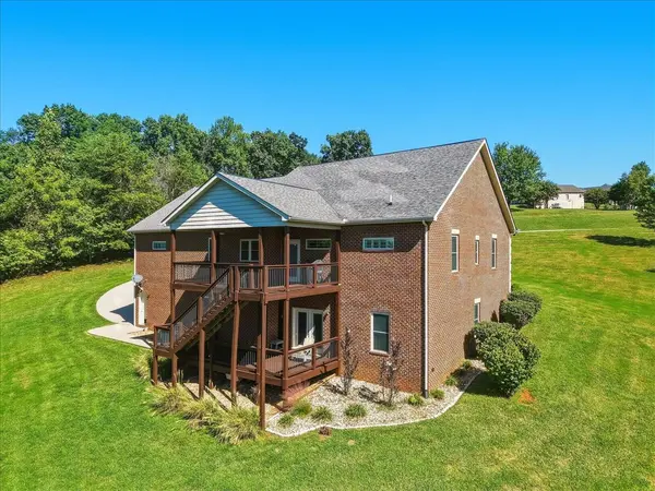 323 Independence Dr, Jefferson City, TN 37760