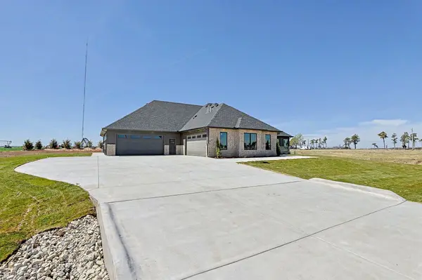 5275 N Eagle Crest St,  Colwich,  KS 67030