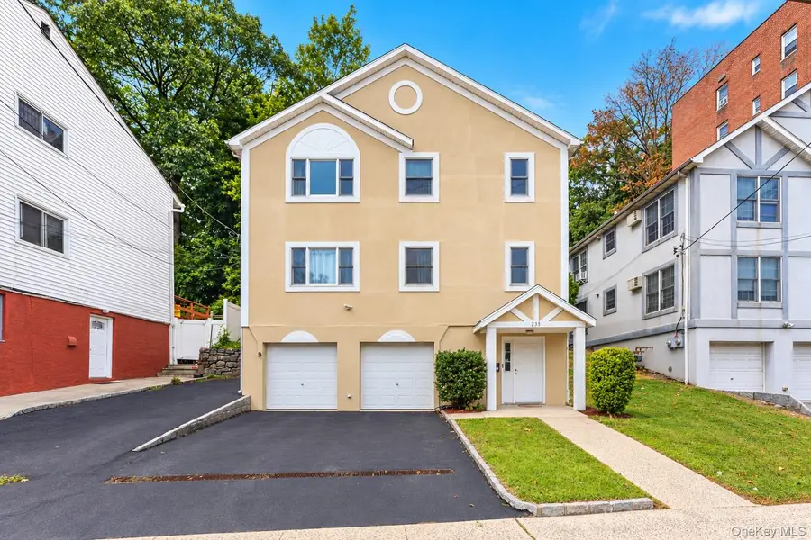 235 Bronx River RD #2, Yonkers, NY 10704