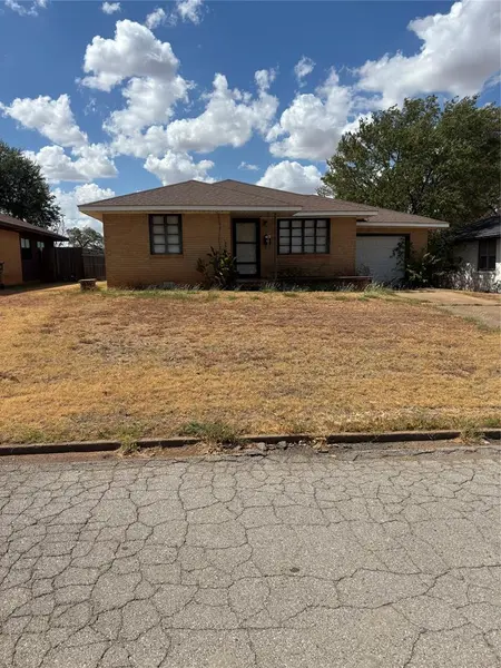 305 N 17th ST, Chickasha, OK 73018