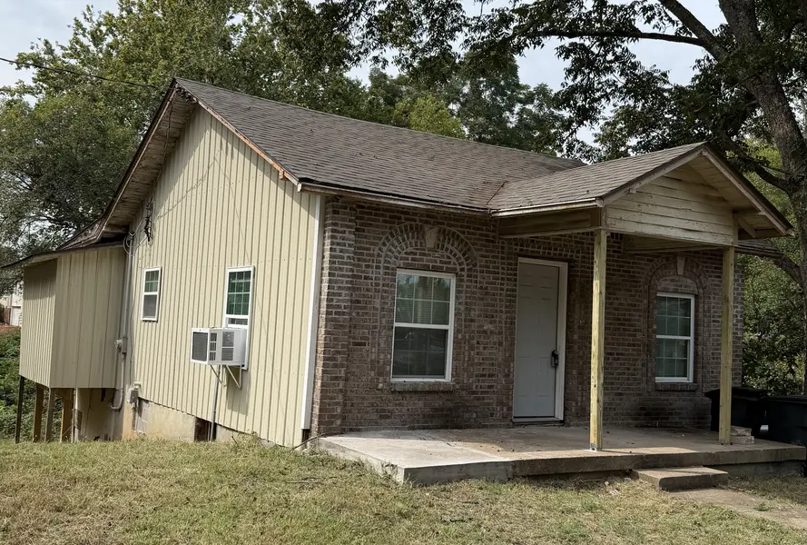 422 N Brewer St, Paris, TN 38242