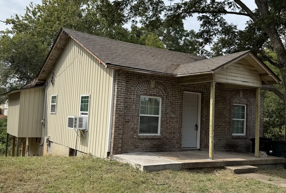 422 N Brewer St, Paris, TN 38242