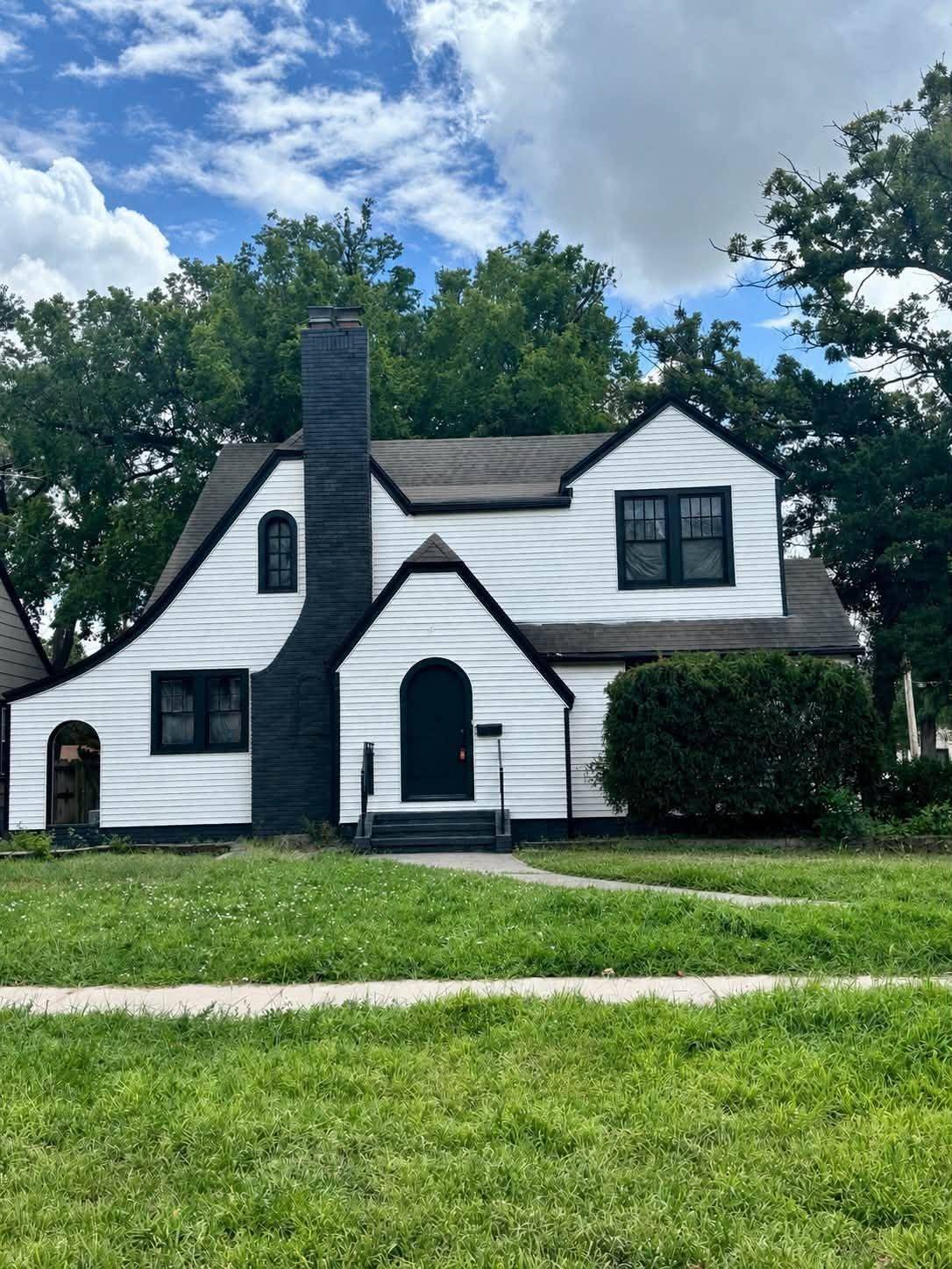 701 E 4th ST, Newton, KS 67114
