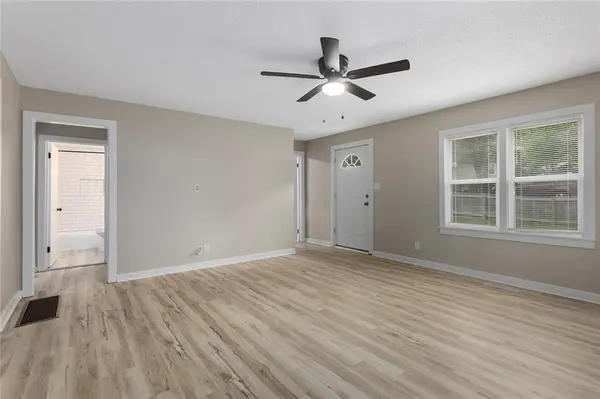 1400 E Hayward AVE, Independence, MO 64050