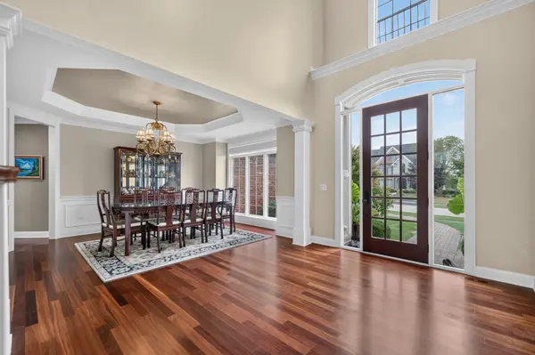 39W675 Goldenrod DR, St. Charles, IL 60175