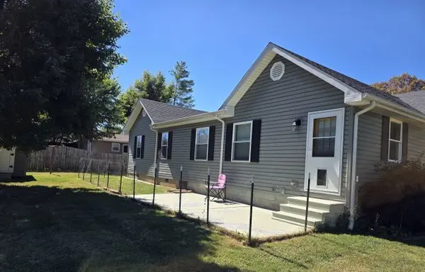 2 Acorn DR, Harrisburg, IL 62946