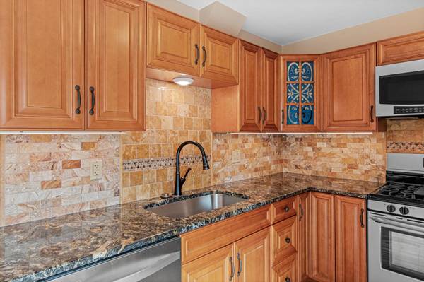 2646 Mackubin ST, Roseville, MN 55113