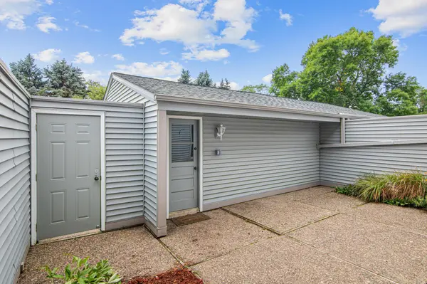 2646 Mackubin ST, Roseville, MN 55113