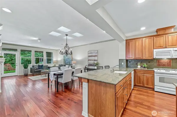 12114 Big Leaf WAY NE, Redmond, WA 98053