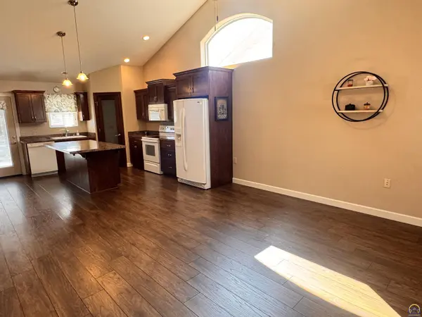 5503 SW Cantabella ST, Topeka, KS 66614