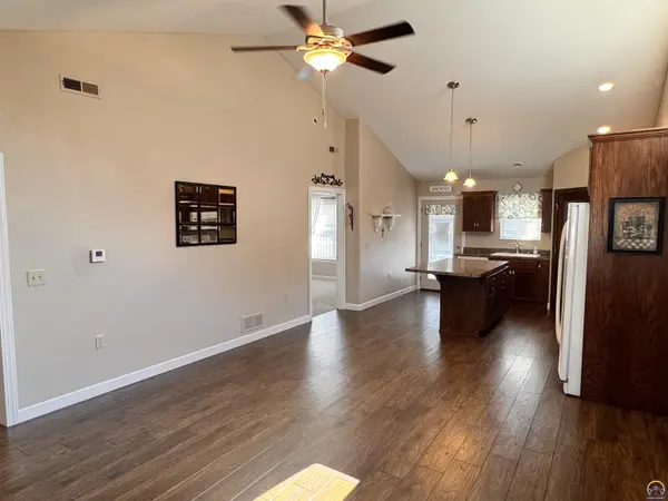 5503 SW Cantabella ST, Topeka, KS 66614