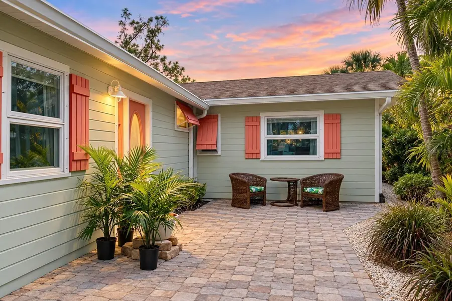 8302 MIDNIGHT PASS RD, Sarasota, FL 34242