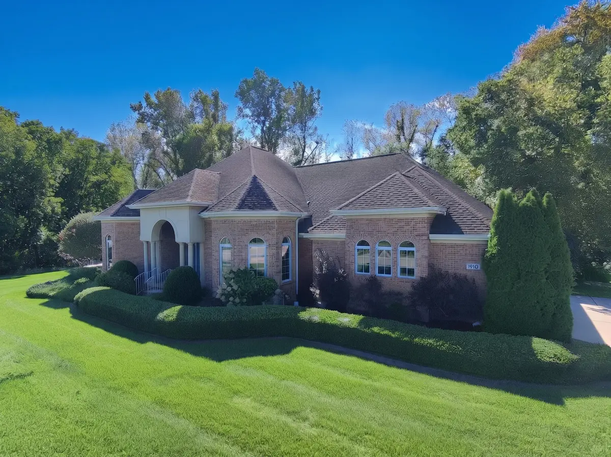 1910 Catkin CIR, Chesterton, IN 46304