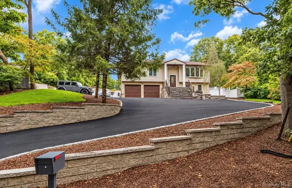 47 McArthur LN, Smithtown, NY 11787