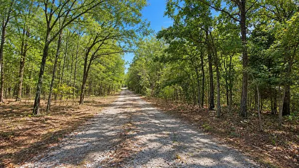37 Timbercreek LN, Wewoka, OK 74884
