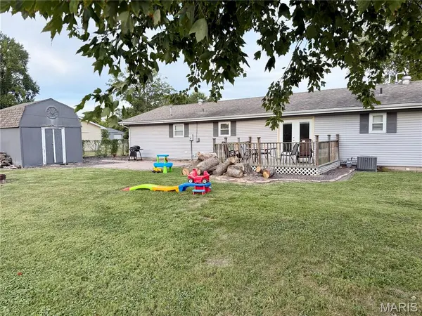 4257 Oak Glen DR, Salem, IL 62881