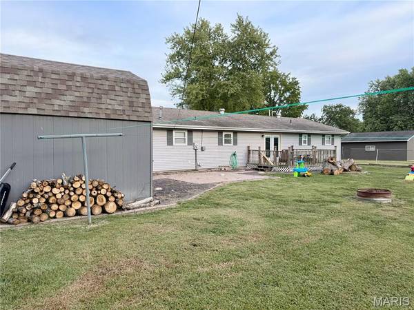 4257 Oak Glen DR, Salem, IL 62881