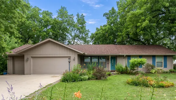 349 Sycamore LN, Machesney Park, IL 61115