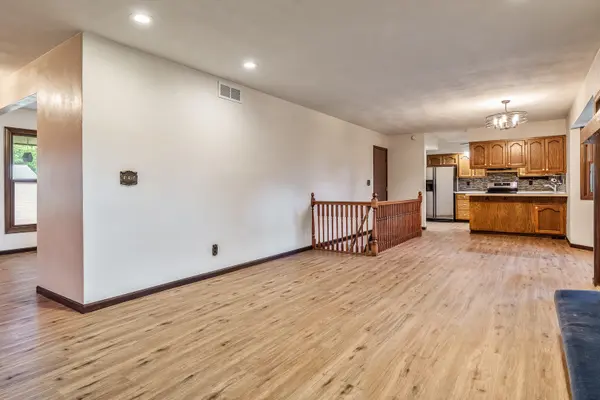 349 Sycamore LN, Machesney Park, IL 61115