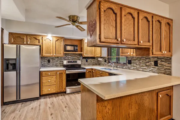 349 Sycamore LN, Machesney Park, IL 61115