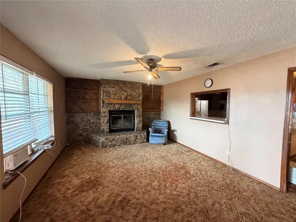 1104 Hillcrest DR, Waurika, OK 73573