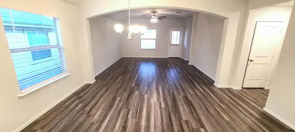 172 Pivot DR, Taylor, TX 76574