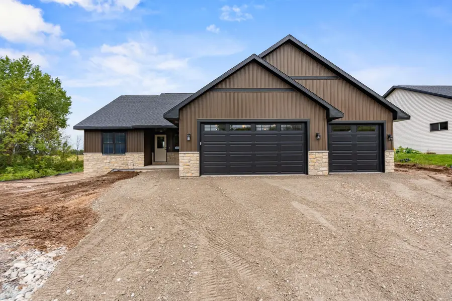 3869 VAN LANEN RD, Green Bay, WI 54311