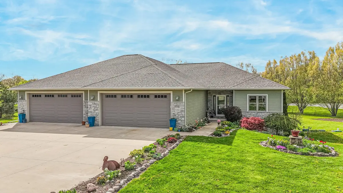 N2887 EVERGREEN LN, Freedom, WI 54913