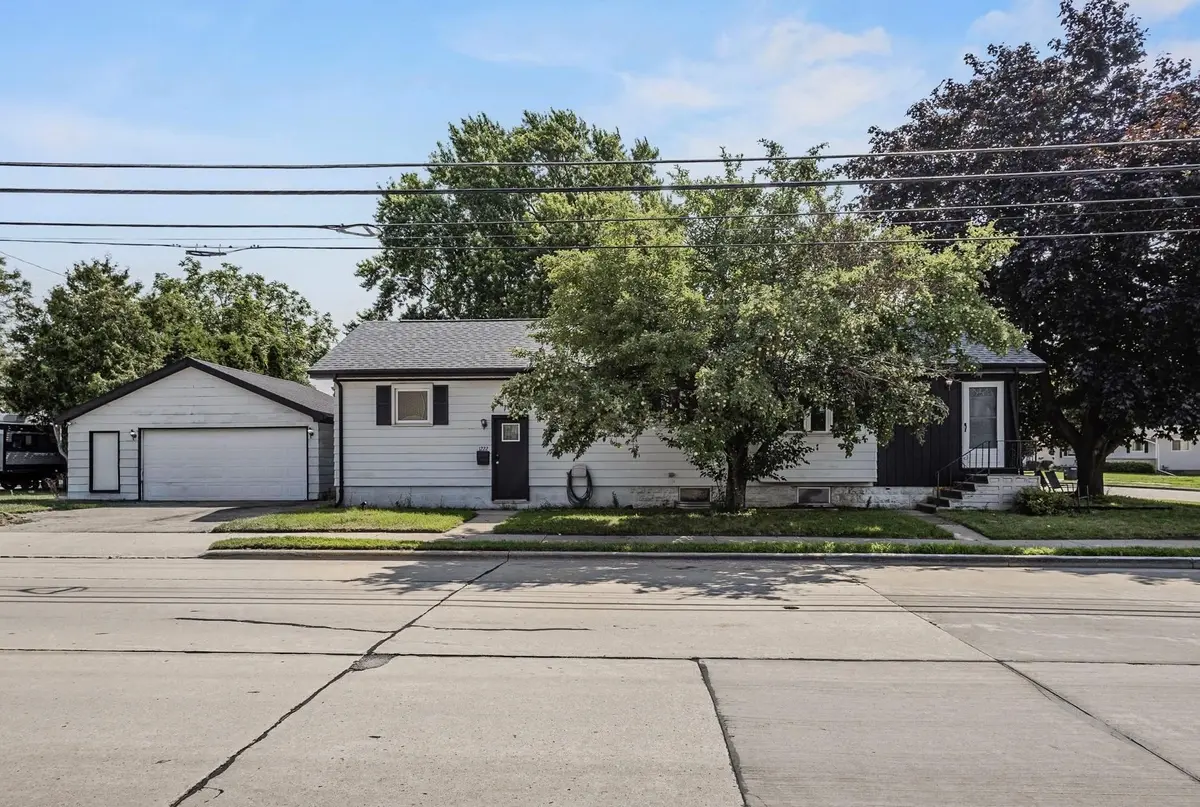 1222 KNAPP ST, Oshkosh, WI 54902