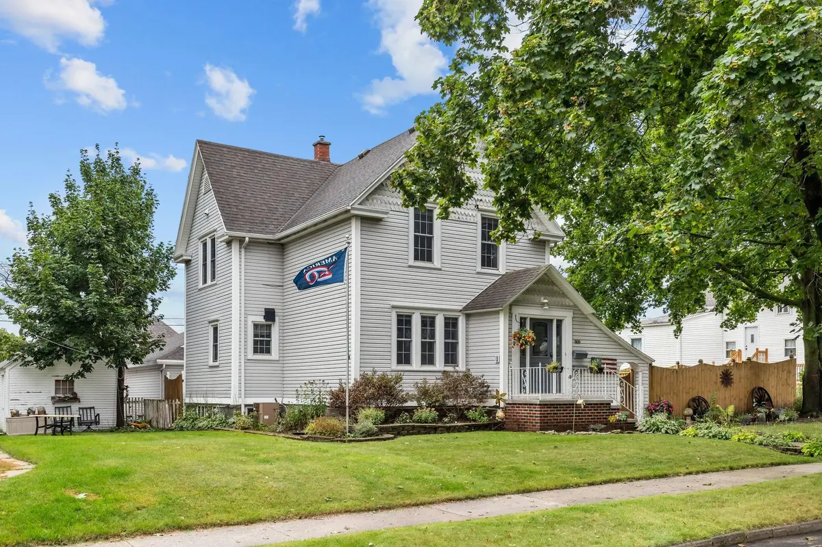 909 N 14TH ST, Manitowoc, WI 54220-3232
