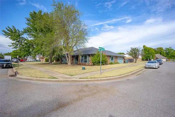 1724 Still Water LN, Edmond, OK 73013