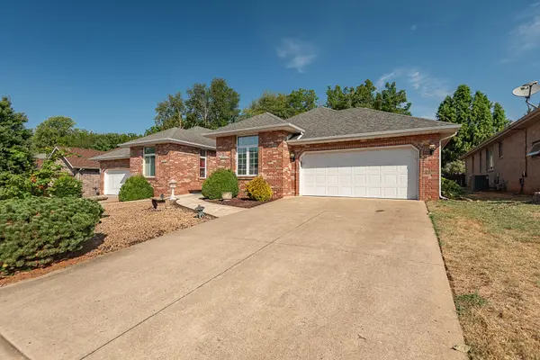 3211 W Sunset ST, Springfield, MO 65807