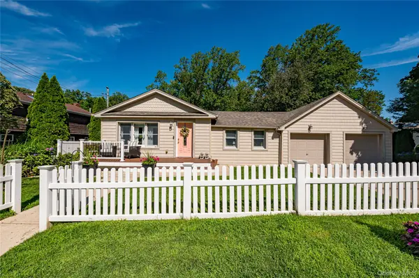 10 Laurel RD, Kings Park, NY 11754