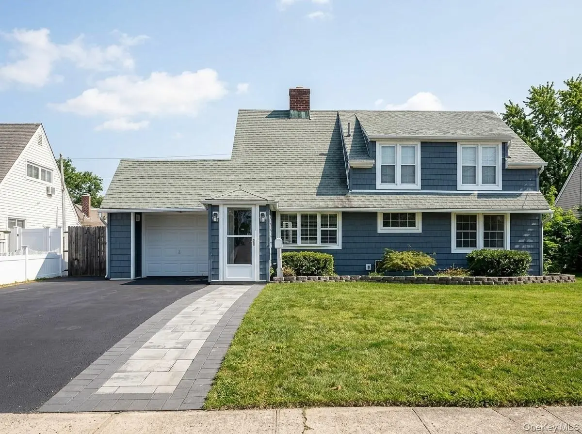 59 March LN, Westbury, NY 11590