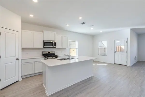 214 Magalia LN, Kyle, TX 78640