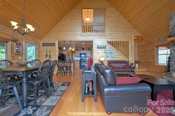 39 Valley Heights RD, Mars Hill, NC 28754