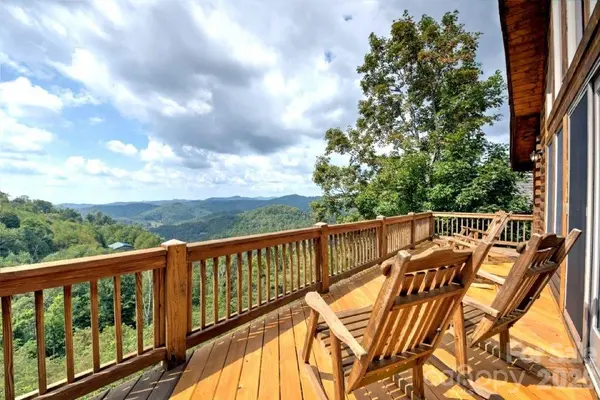 39 Valley Heights RD, Mars Hill, NC 28754