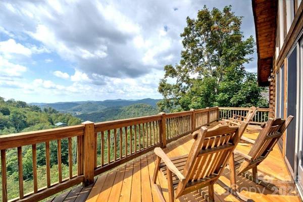 39 Valley Heights RD, Mars Hill, NC 28754