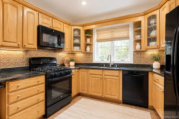 331 N Greeley AVE, Chappaqua, NY 10514