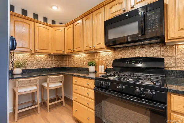 331 N Greeley AVE, Chappaqua, NY 10514