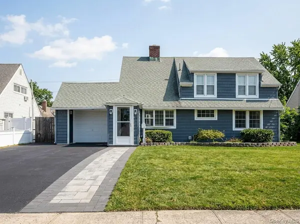 59 March LN, Westbury, NY 11590