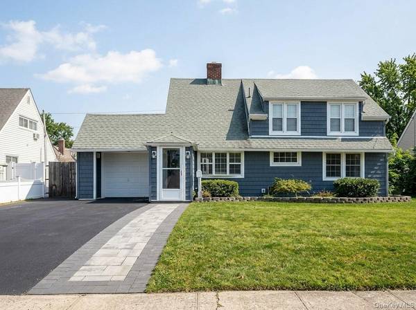 59 March LN, Westbury, NY 11590