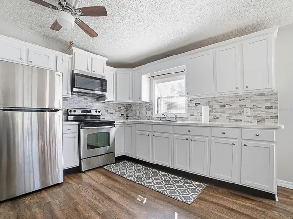 32322 OAK PARK DR, Leesburg, FL 34748