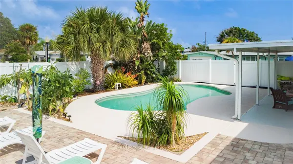 118 BAY DR N, Indian Harbour Beach, FL 32937