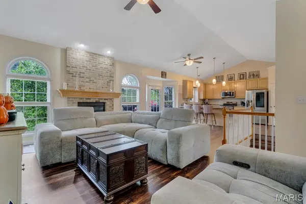 34 Saint Nicholas CT, St Charles, MO 63366