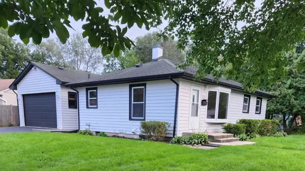 221 Sunset TER, Crystal Lake, IL 60014