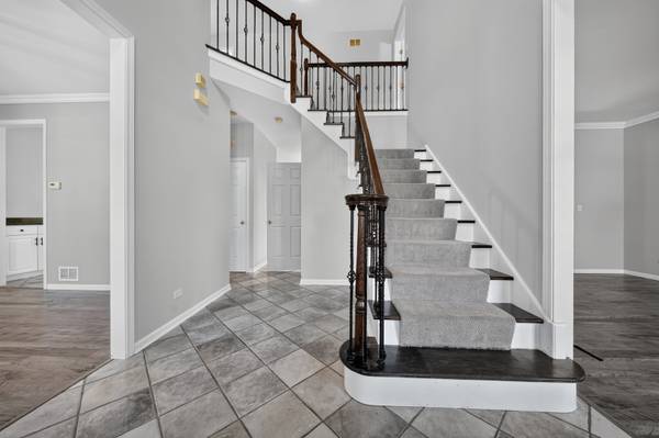 17 Chapel Hill CT, Westmont, IL 60559