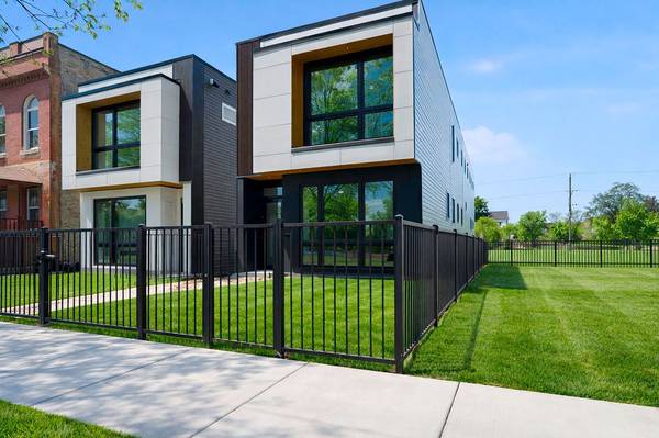 618 N Avers AVE, Chicago, IL 60624
